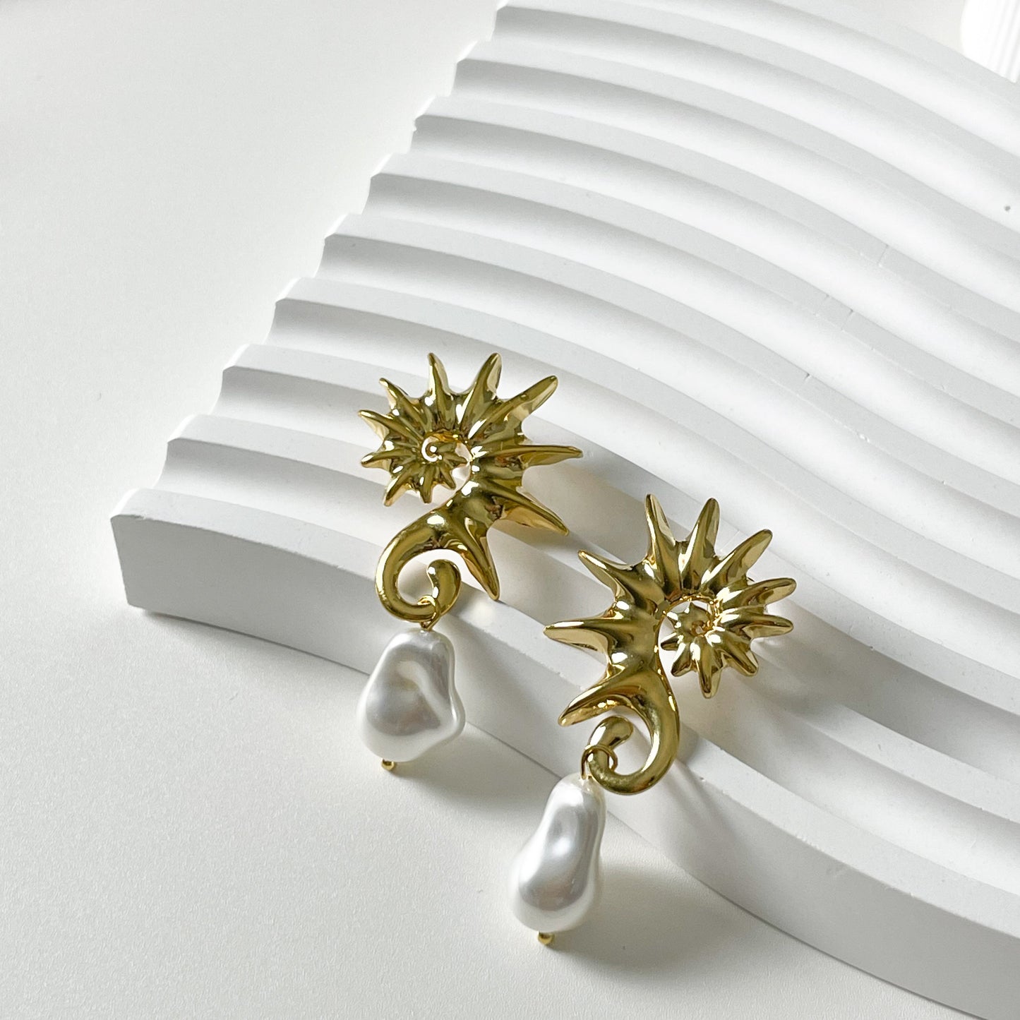 Seahorse Ivory Pearl