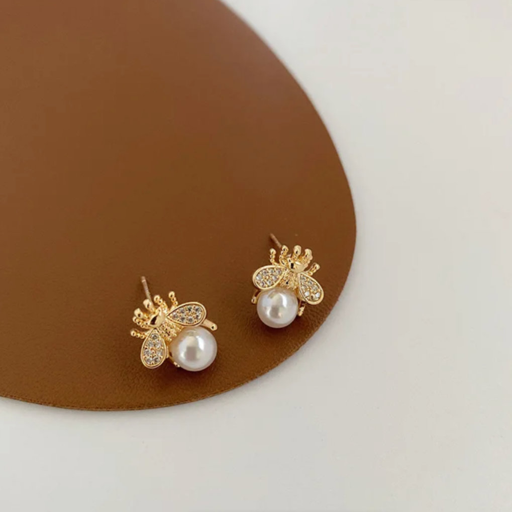 Queen Bee Pearly Earrings (Gold/Silver)